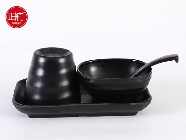 硬汉视频黄色版餐具